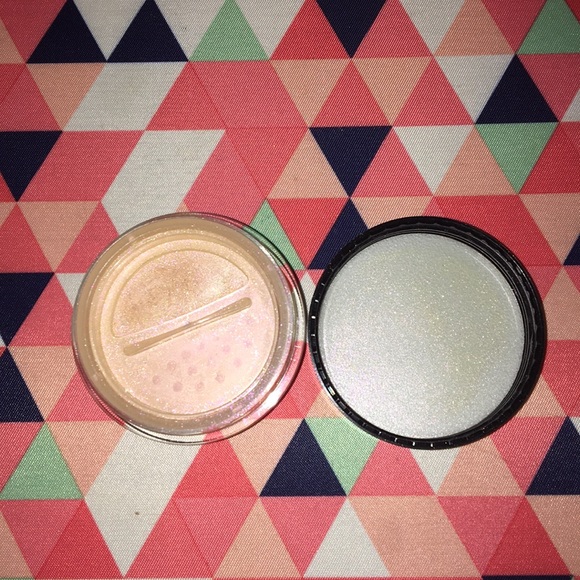 Artist couture loose highlighter in "purple dream" - Picture 3 of 5